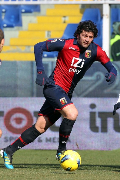 Kakha Kaladze khi còn chơi bóng trong màu áo CLB Genoa (Italia).